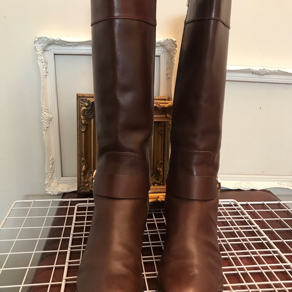 boots 👢 - Picture 3 of 4